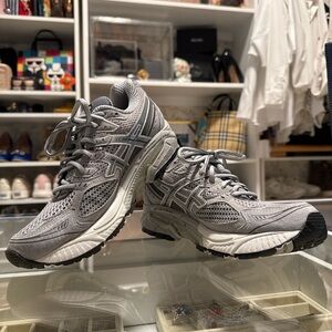 Asics Womens size 9 New never worn